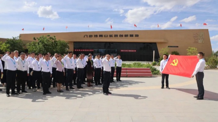 为深入贯彻习近平生态文明思想，践行“绿水青山就是金山银山”理念，传承红色基因，在“七一