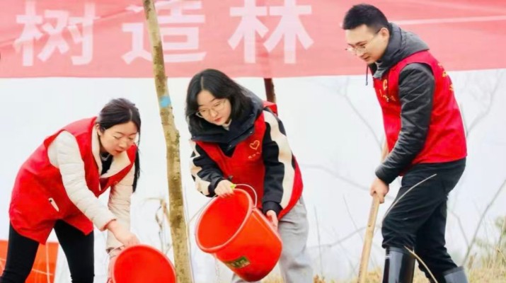 青春绽芳华，担当谱新篇——投资集团张晓颖获评2025年度“甘肃省优秀共青团员”荣誉称号