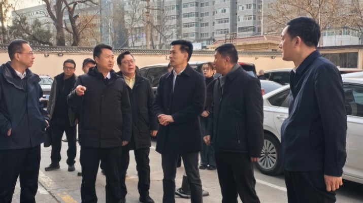 2月27日上午，甘肃文旅集团党委书记、董事长叶剑芳带队调研集团资产管理工作，实地查看了西湖大厦场地布局、硬件配套和如驿部落·兰山项目经营业态规划情况，重点听取了经营单位对资产划转、运营和存量盘活等事项