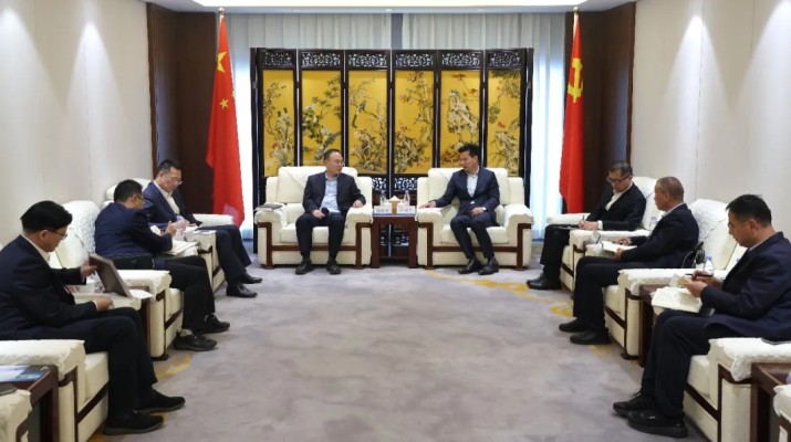 4月28日，甘肃文旅集团党委书记、董事长叶剑芳与来访的中国电信甘肃分公司党委书记、总经理杨岭才座谈交流。集团副总经理金世胜，双方相关部门、子公司负责人参加座谈。叶剑芳对杨岭才一行的到访表示欢迎。他表示