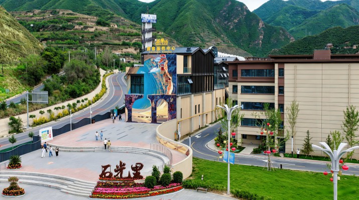 为深入贯彻落实“强省会”战略，促进兰州文旅消费市场提质升级，由甘肃文旅集团联合兰州市七里河区政府倾力打造的省市重大文旅项目——石光里艺术生态度假走廊，将于6月20日正式投运。该项目的落地运营，将补齐兰